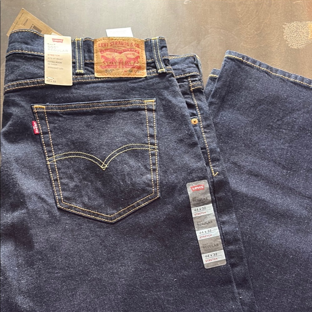 Levi's Blue Relaxed Jeans with Classic Indigo Hue